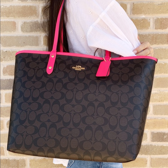 Gaby’sBags👜💕-NWT Coach Reversible Tote &Pouch - Picture 2 of 5